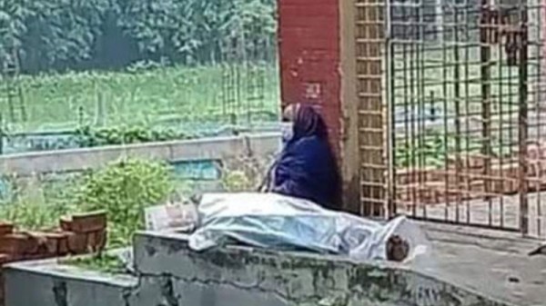 কুষ্টিয়ায় করোনায় মৃত স্বামীকে নিয়ে রাতভর শ্মশানে একা স্ত্রী, অবশেষে এগিয়ে এলো মুসলিমরা!